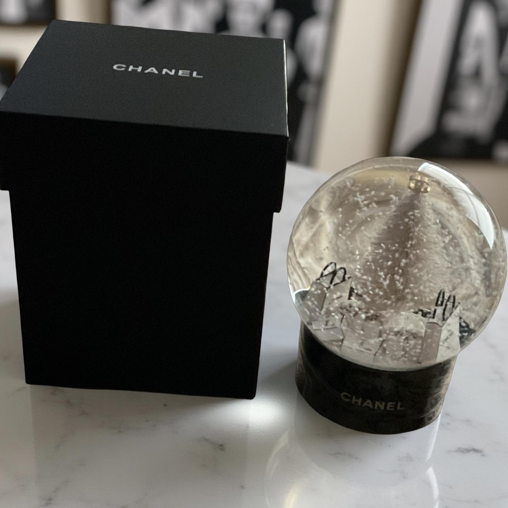 CHANEL Snow Globe - ✨Limited Edition ✨